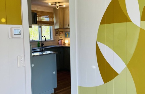York Harbor House | Groovy escape steps from the beach, a must sea! by Starship Stays