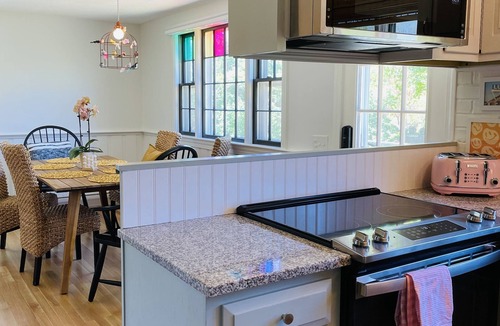 York Harbor House | Groovy escape steps from the beach, a must sea! by Starship Stays
