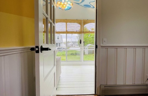York Harbor House | Groovy escape steps from the beach, a must sea! by Starship Stays