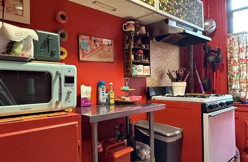 Midtown South Apartment | Groovy Pad in Chelsea near Penn Station - with one-bedroom and an office
