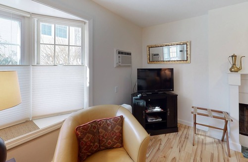 Intervale Apartment | Ground Floor Studio with fast WiFi, Gas Fireplace, & Mini-Fridge - Near Slopes
