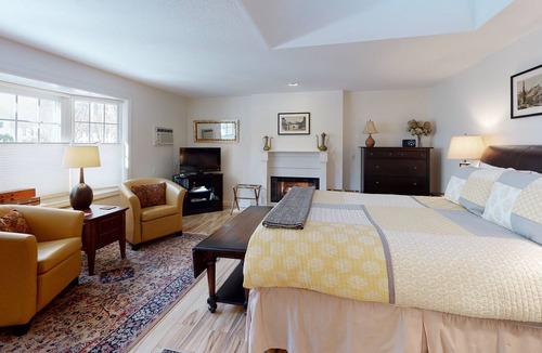 Intervale Apartment | Ground Floor Studio with fast WiFi, Gas Fireplace, & Mini-Fridge - Near Slopes