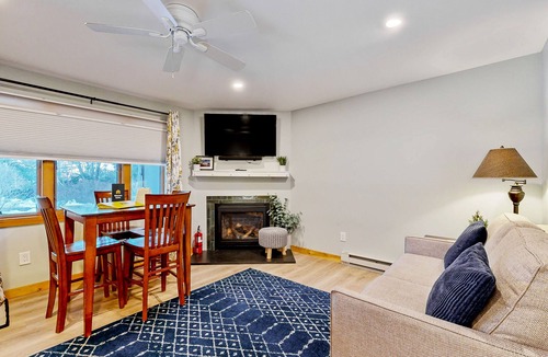 Waterville Valley Condo | Ground-floor condo with pool, patio, and fireplace- near skiing