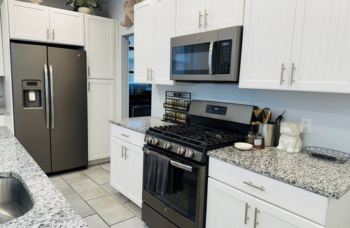 Ventnor City House | Group Friendly Ventnor Home Close to AC Convention Center, Nightlife and Casinos