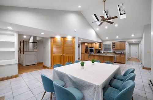 Town of Ramapo House | Group Spring Retreat | Fun Games & Gourmet Kitchen