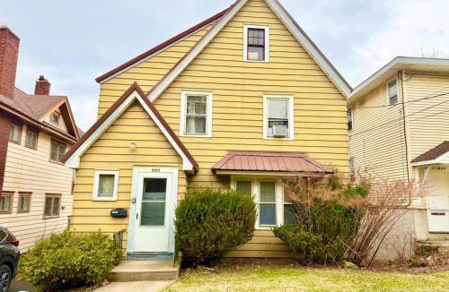Eastside House | Group Stay Close to SU Walk to the Dome