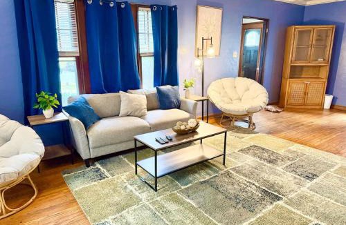 Eastside House | Group Stay Close to SU Walk to the Dome