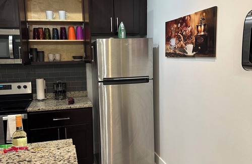Mount Vernon Apartment | Guest luxury suite, in the inner harbor Baltimore.
