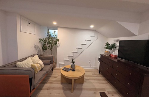 Revere Apartment | Guest suite near airport with parking