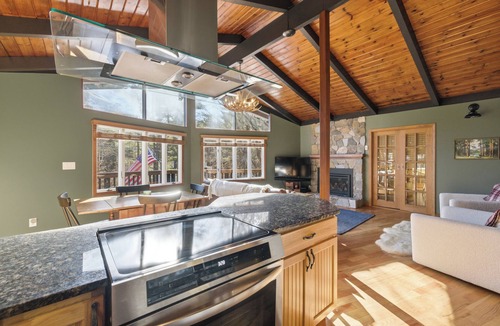 Gilford Ski Chalet | Gunstock Chalet - Close to Gunstock, BNH Pavilion Concerts, and Lake Winni
