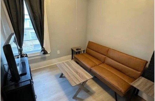 Lakefront Apartment | (H2) 2 Bdrm Apt Inner Harbor