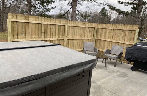 Halfmoon Apartment | Halfmoon HOT TUB Retreat