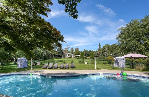 Shinnecock Hills Hotel | Hamlet Inn - PASSES TO COOPERS BEACH