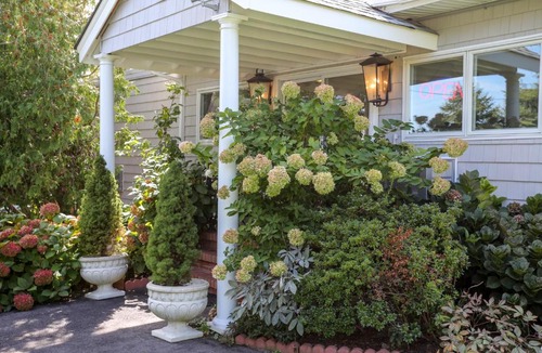 Shinnecock Hills Hotel | Hamlet Inn - PASSES TO COOPERS BEACH