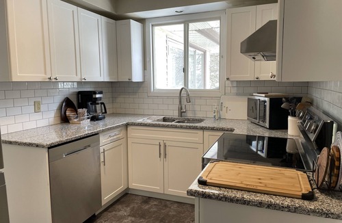 Waterloo House | Hammer Haus III - Sleeps 8 - Near UW - Waterloo