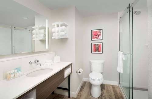 Chelsea Hotel | Hampton Inn Boston Logan Airport Chelsea