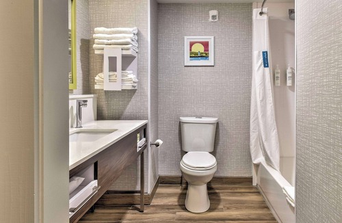 Keene Hotel | Hampton Inn & Suites Keene