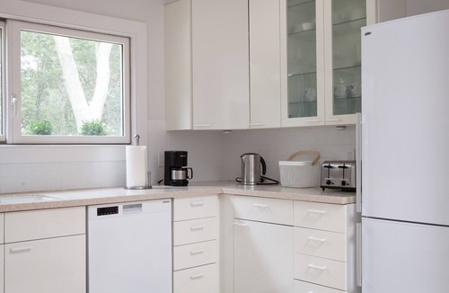 Springs House | Hampton Retreat- All Seasons- Home Away from Home- Serene and Peaceful