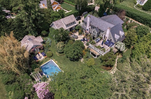 Water Mill Cottage | Hamptons Mecox Bay neighborhood located in Water Mill/Bridgehampton