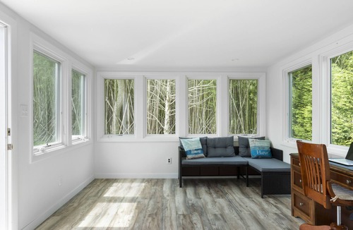 East Quogue House | Hamptons Retreat 1/4 Mi to Viral Supermodel Cafe to Bethenny Frankel's Pop-Up!