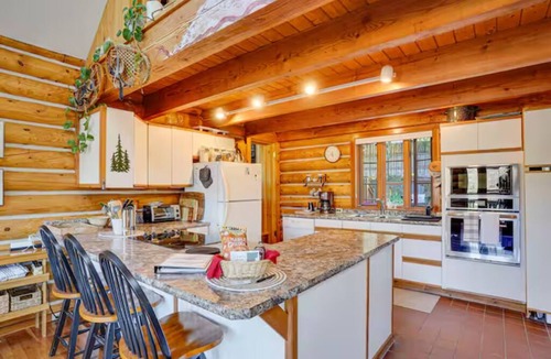 Warren Ski Chalet | Handcrafted Vermont Chalet Walk to Lake Fire Pit Private Deck AC