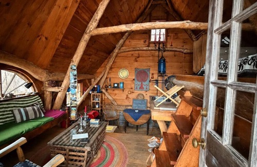 Washington Cabin | Handcrafted Woodland Cabin w/Sauna & Mtn Views