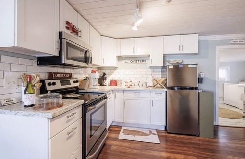 Boothbay Harbor Apartment | Harbor View Apartment, Boothbay Center, Walk to Shops, Restaurants, Footbridge