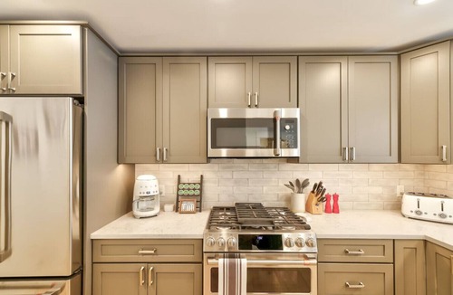 Stowe Apartment | Harlow Suite at 109 Main