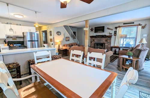 Lake Harmony Estates House | Harmony Cottage by AvantStay | Lake Access, Hot Tub, Fire Pit, & Game Room