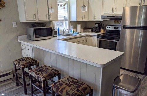 Lake Harmony Estates House | Harmony Cottage by AvantStay | Lake Access, Hot Tub, Fire Pit, & Game Room