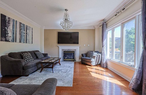 Richmond Hill House | Harmony House: 7-BR Multi family & Group Oasis with Dual Living