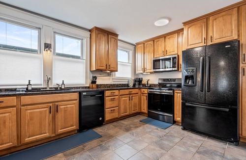 Deering Center House | Harmony House/Walk to Downtown/Parking/Balcony
