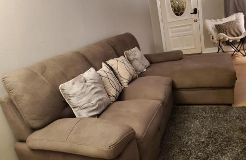 Collingdale House | Harmony Room with private bathroom by the Airport