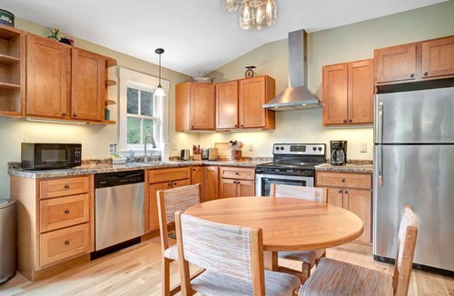 Hartland Apartment | Hartland Hill House, a Charming Hilltop Hideaway