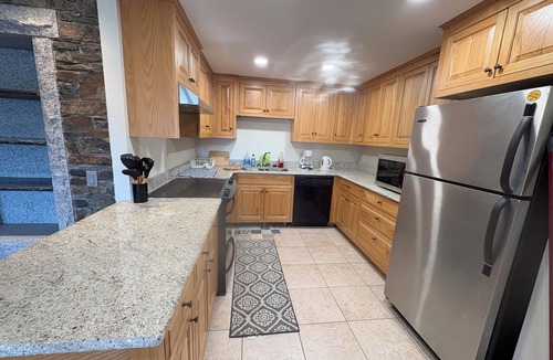 Barnet Apartment | Harvey Lake 3BR Garden Apartment-Lakefront-Private Dock-Fireplace -Full Kitchen