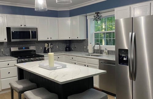 Harwich Center House | Harwich Home. Wychmere Beach club 1.6 mi away. Hot-tub year round, pet friendly.