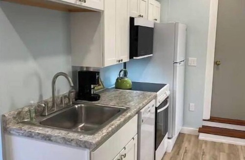 Auburn Apartment | Hasty House Studio
