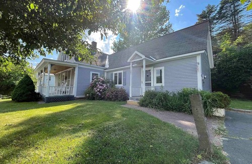 Cavendish House | Hawks Mountain Village Retreat - 10 minutes to Okemo!