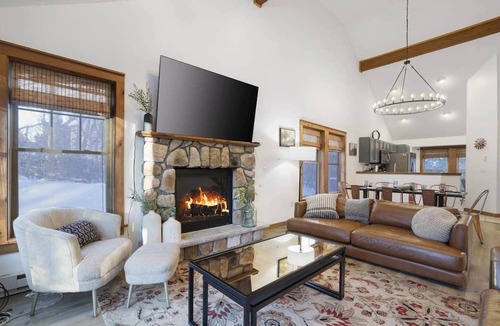 Tannersville House | Hawthorne Hideaway -Hot Tub ,and Pool Access