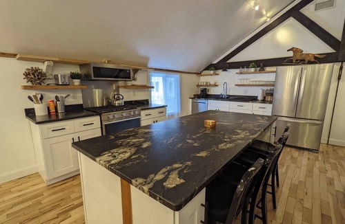 Goshen Apartment | Hay Loft in Historic Barn - 4 Minutes to Legoland