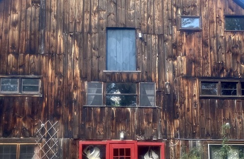 Brattleboro Apartment | HeART Barn, 35-60 m. to skiing @ Mt. Snow, Stratton, Okemo, Magic & Bromley