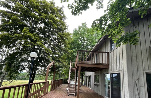 Lenox House | Heart of Lenox. Bishop Estates....Walk to Town, Tanglewood, Jacobs Pillow