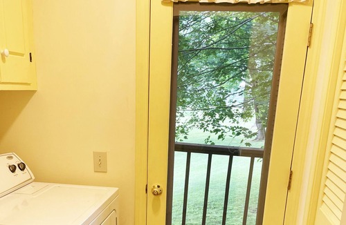 Lenox House | Heart of Lenox. Bishop Estates....Walk to Town, Tanglewood, Jacobs Pillow