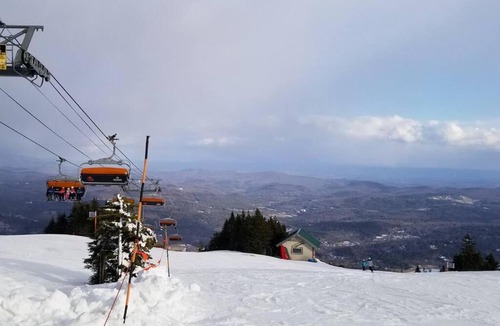 Ludlow House | Heart of Ludlow 5 fully stocked and minutes from Okemo Base
