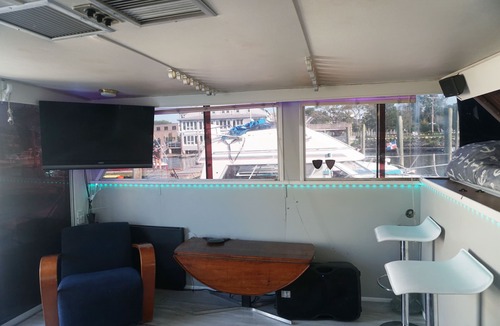 Edgewood Boat Rental | Heart of Providence - 42 ft. Heated House Boat