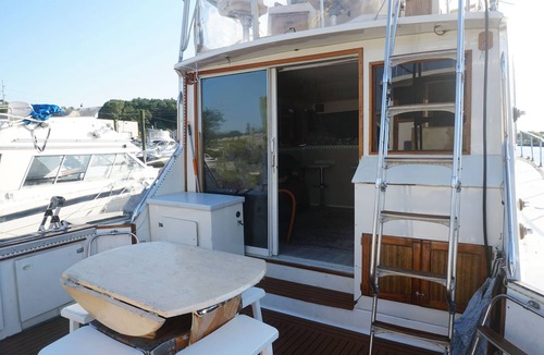 Edgewood Boat Rental | Heart of Providence - 42 ft. Heated House Boat