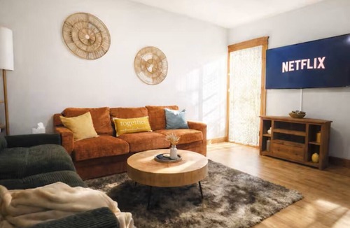 Worcester Apartment | Heart of Shrewsbury St – 2BR Stay
