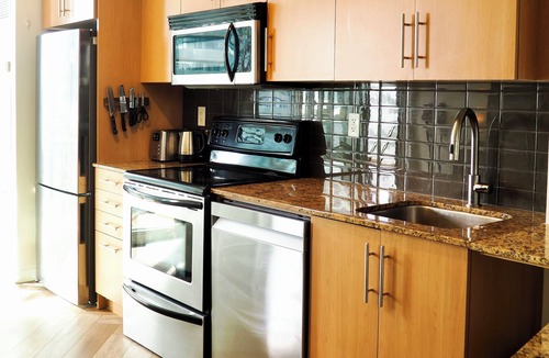 Financial District Condo | Heart of Toronto - Chic Studio with Top Amenities and CN Tower View