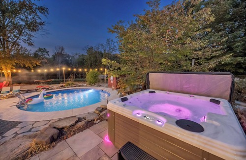 Aldenville House | Heated Pool Hot Tub Game Room Fire Pit 6 Bdrms
