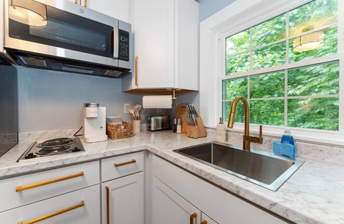 Old Orchard Beach Condo | Heated Saltwater Pool Short Walk to Beach Pier 9